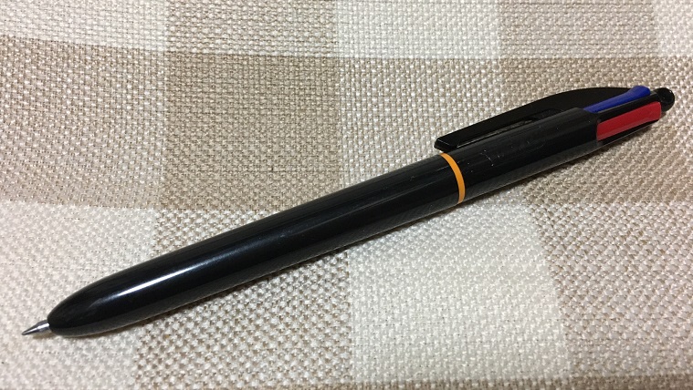 bic 4色ボールペン